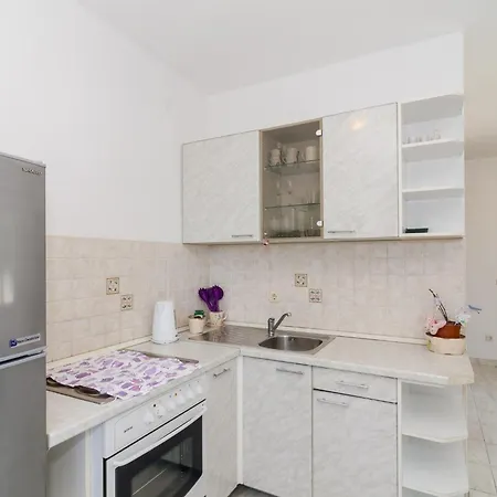 Apartamento Dinga -borak - Comfort Two Bedroom With Balcony No 6